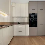 Lejlighed Stylish With Air Conditioning And Underground Parking By Renters