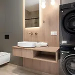 Stylish With Air Conditioning And Underground Parking By Renters Lejlighed