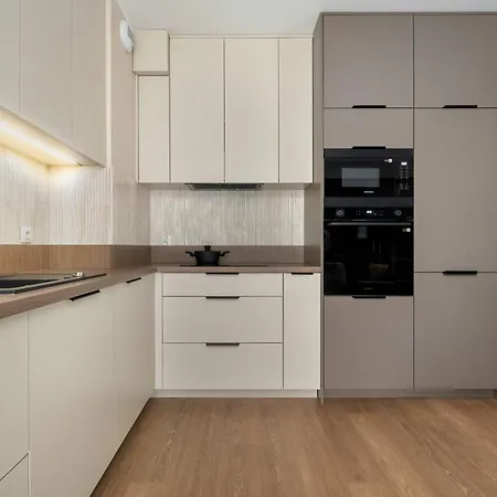 Διαμέρισμα Stylish With Air Conditioning And Underground Parking By Renters