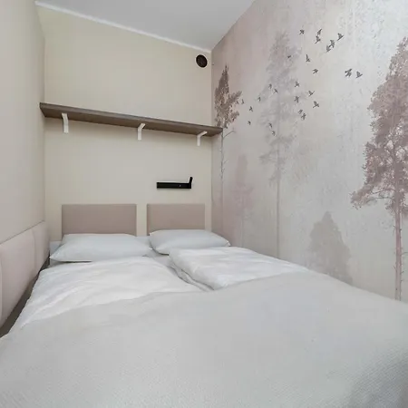 Stylish With Air Conditioning And Underground Parking By Renters Appartement *