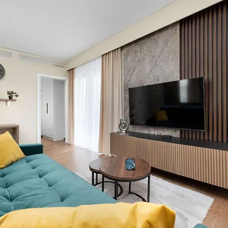 Stylish With Air Conditioning And Underground Parking By Renters Appartement Wrocław